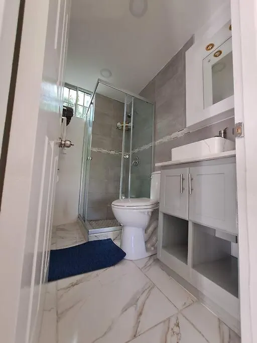Apartamento Donmair Apt Super Suite Kingston