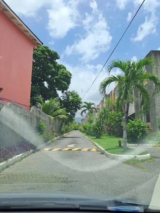 Donmair Apt Super Suite Kingston Apartamento